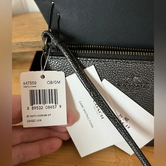 Coach Corner Zip Wristlet- NWT - Picture 5 of 9